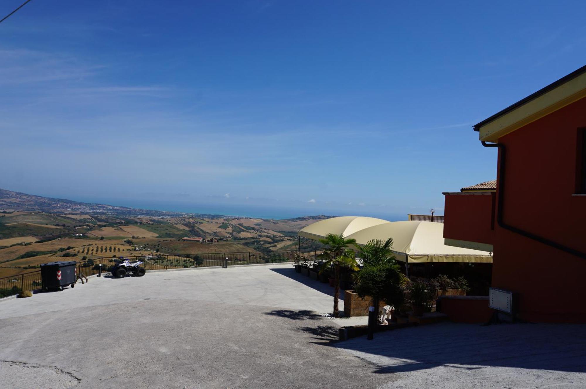 Bed and Breakfast La Terrazza Motta Atri Exterior foto